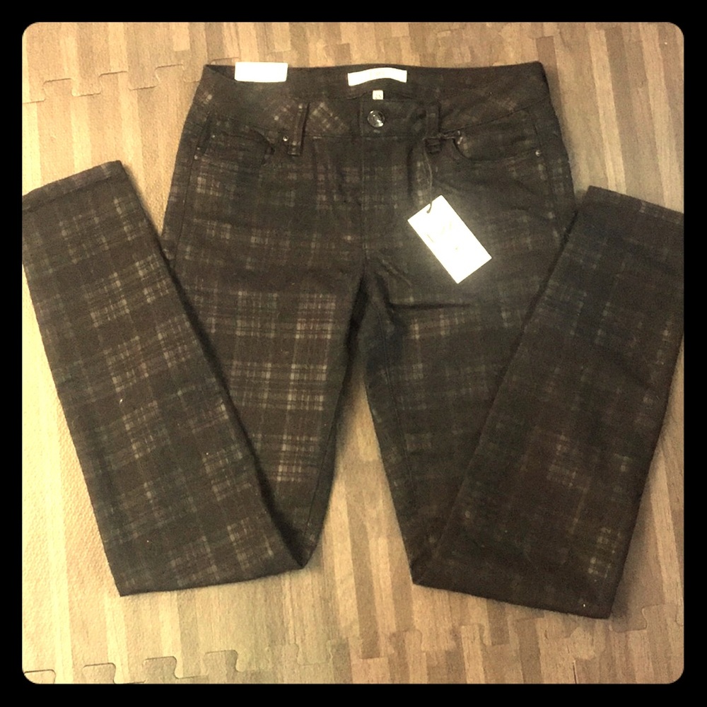 Black slight plaid design pants